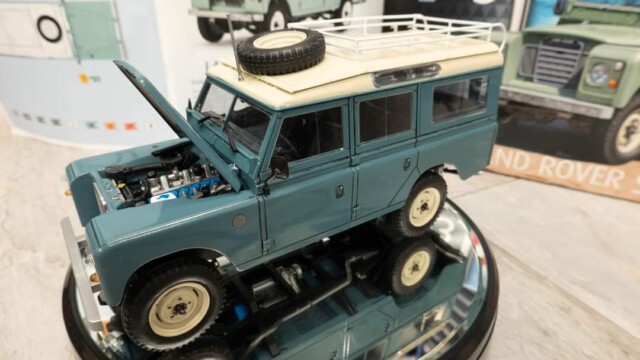 Marko Poljanc LAND ROVER SERIJE III LWB 1:24