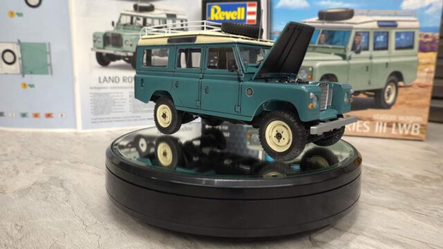 Marko Poljanc LAND ROVER SERIJE III LWB 1:24