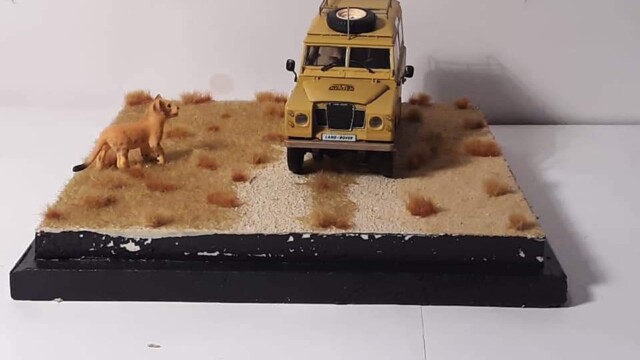 Milan Hrestak Diorama LAND ROVER on Savanna 1:24
