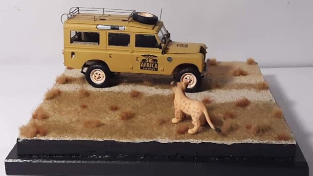 Milan Hrestak Diorama LAND ROVER on Savanna 1:24