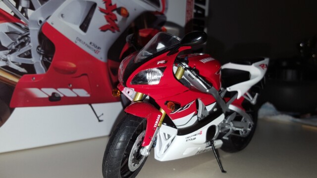 Yamaha YZF-R1 front